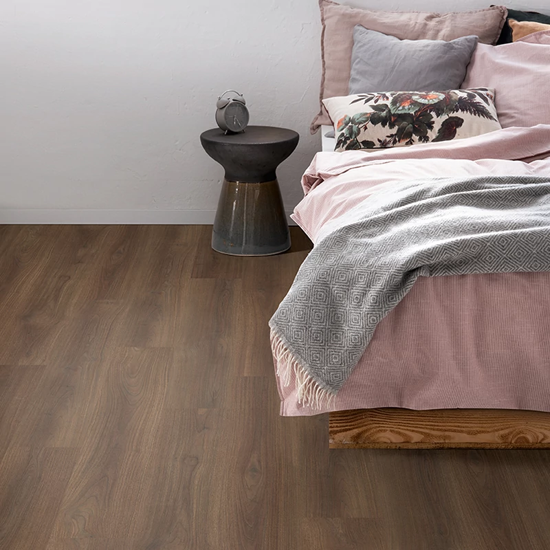 Egger EPL175 Dark Bedollo Walnut Laminált padló 2m2/doboz